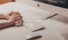 嘿！今天跟大家聊点新鲜事儿~海角天涯社区的智慧生活大门正式打开了，这个社区官网简直神！刚用手机点开app，发现不但能看到小区里花坛新修的蓝花楹，还能实时查询楼道保洁进度呢。